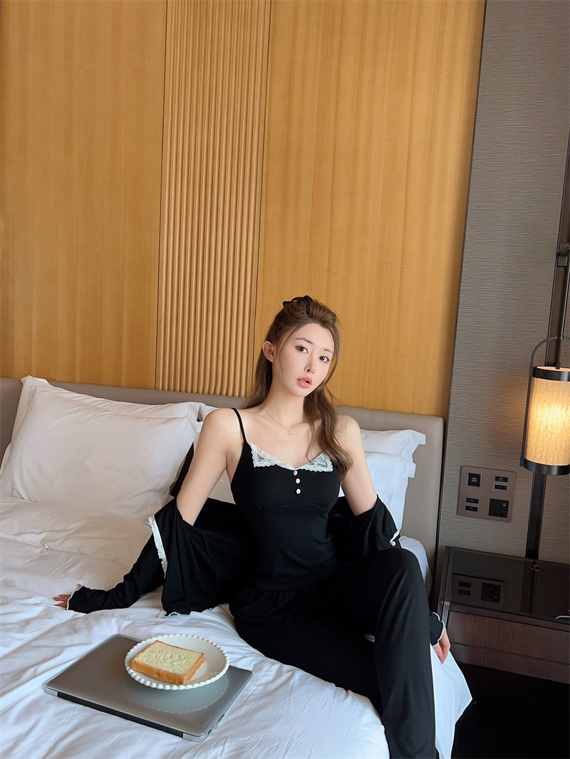 طقم بيجاما مودال مكون من ثلاث قطع (سليب نايتجاون)، يصلح للارتداء الخارجي والمنزلي