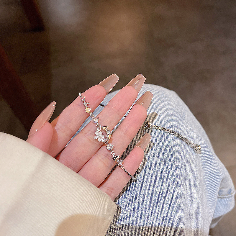 Design Pull-out Light Luxury Minority Ins Style Flower Bracelet For Women