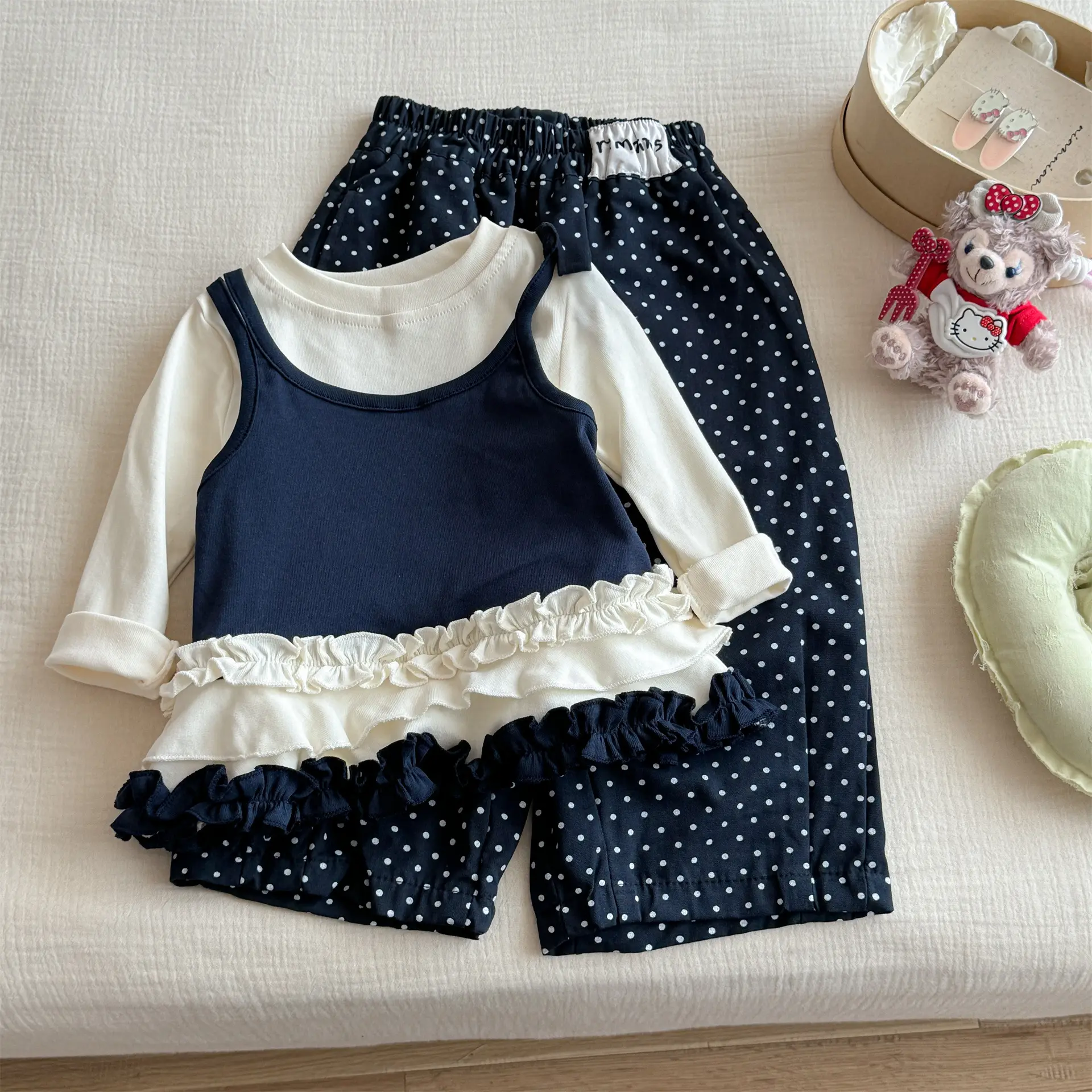 Lace-trimmed Top And Floral Wide-leg Pants Two-piece
