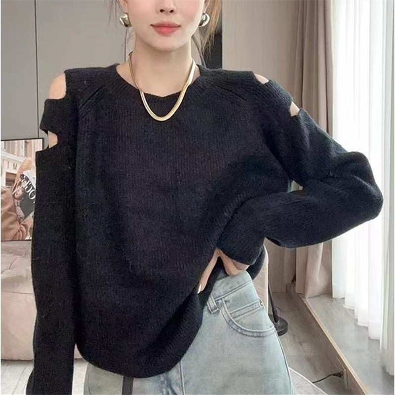 Schulterfreier Strickpullover – Stylingbeispiel in Grau