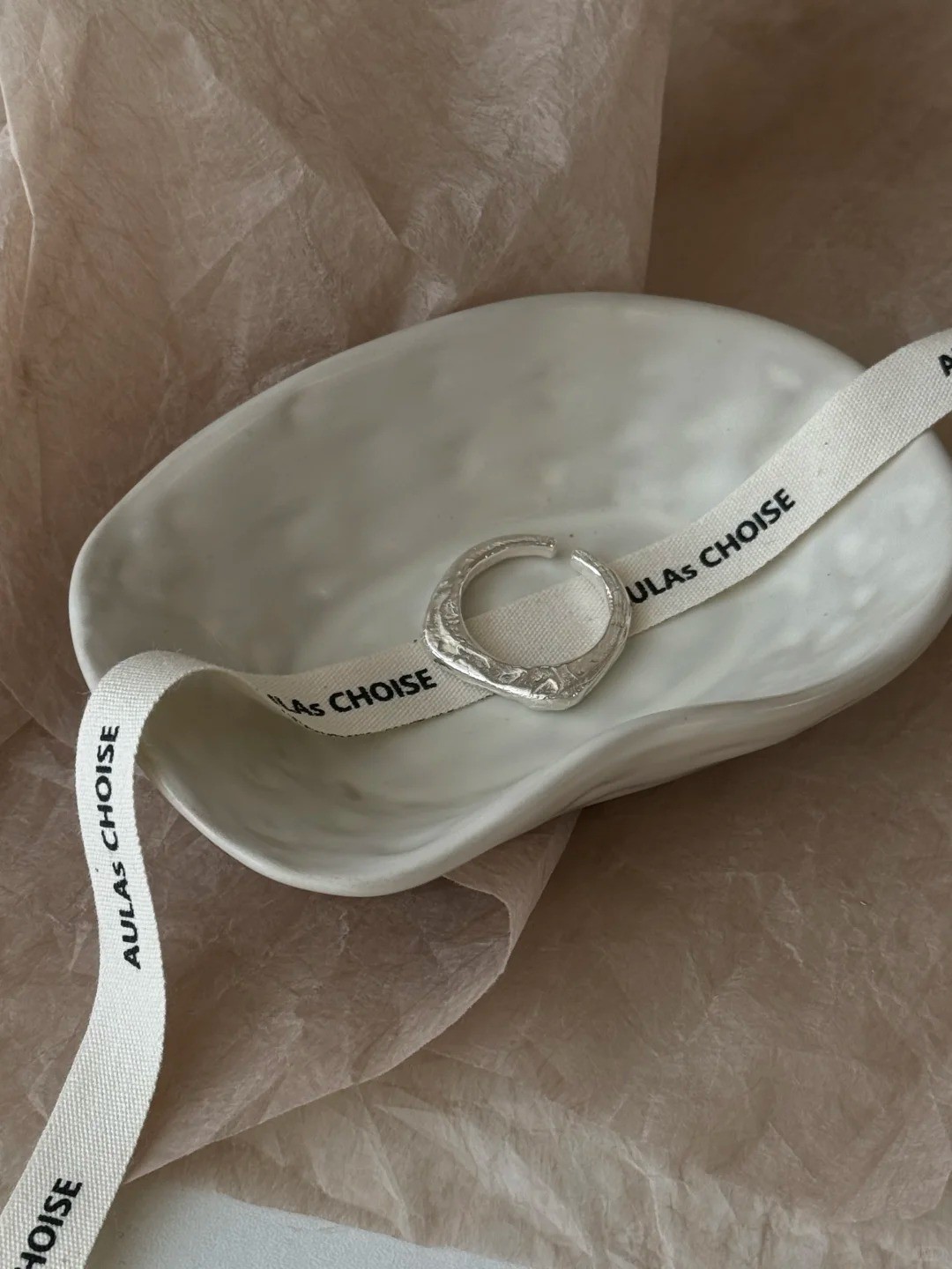 Light-luxury High-end Ring With A Niche Designer-inspired Design