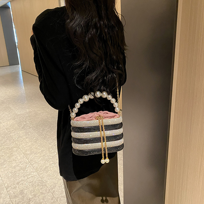 European And American Fashion One-shoulder Ins Women's Crossbody Classic Style Pearl Hand Dinner Bag — foto 9
