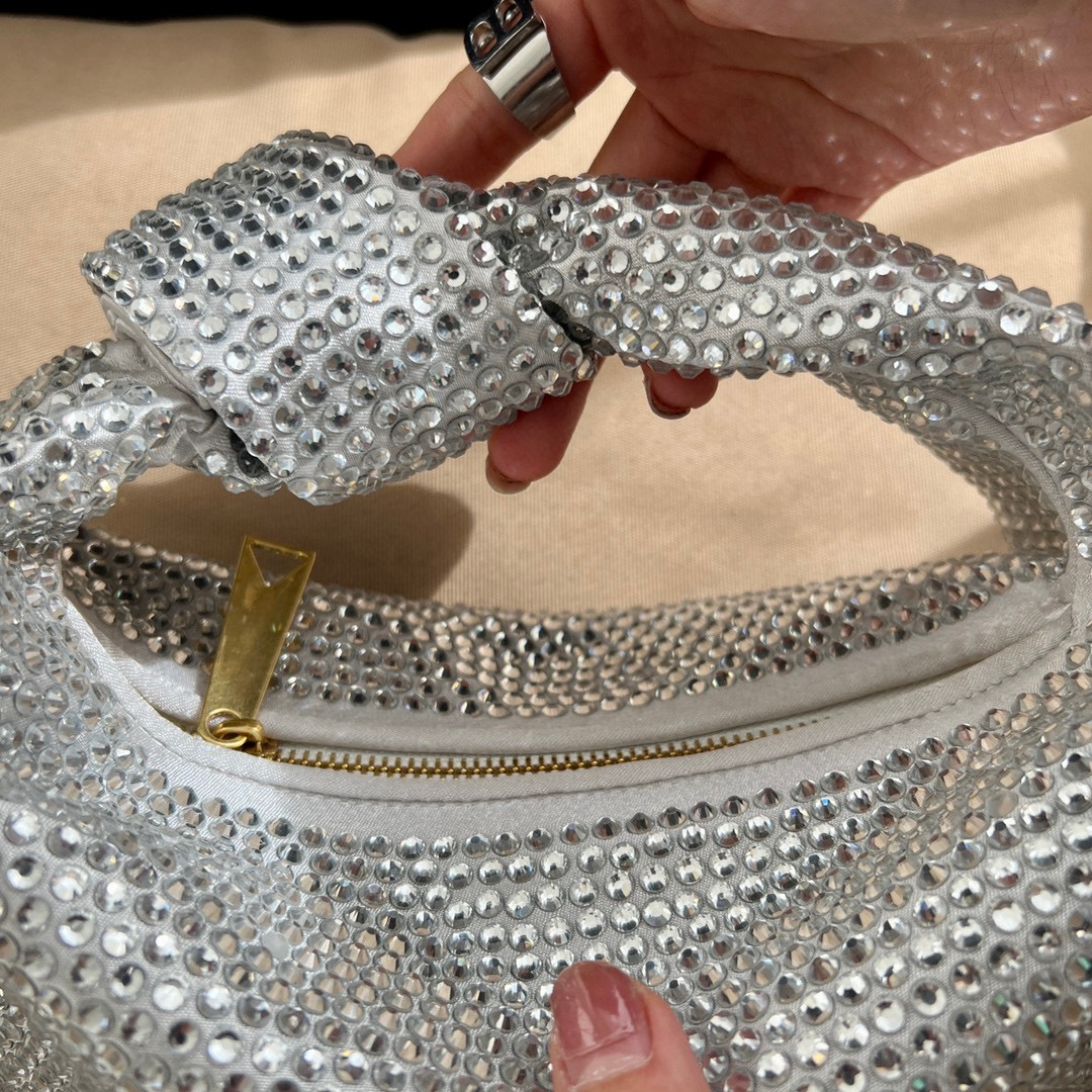 Title 5, Bolso de mano grande Knot Crystal Diamond con g...