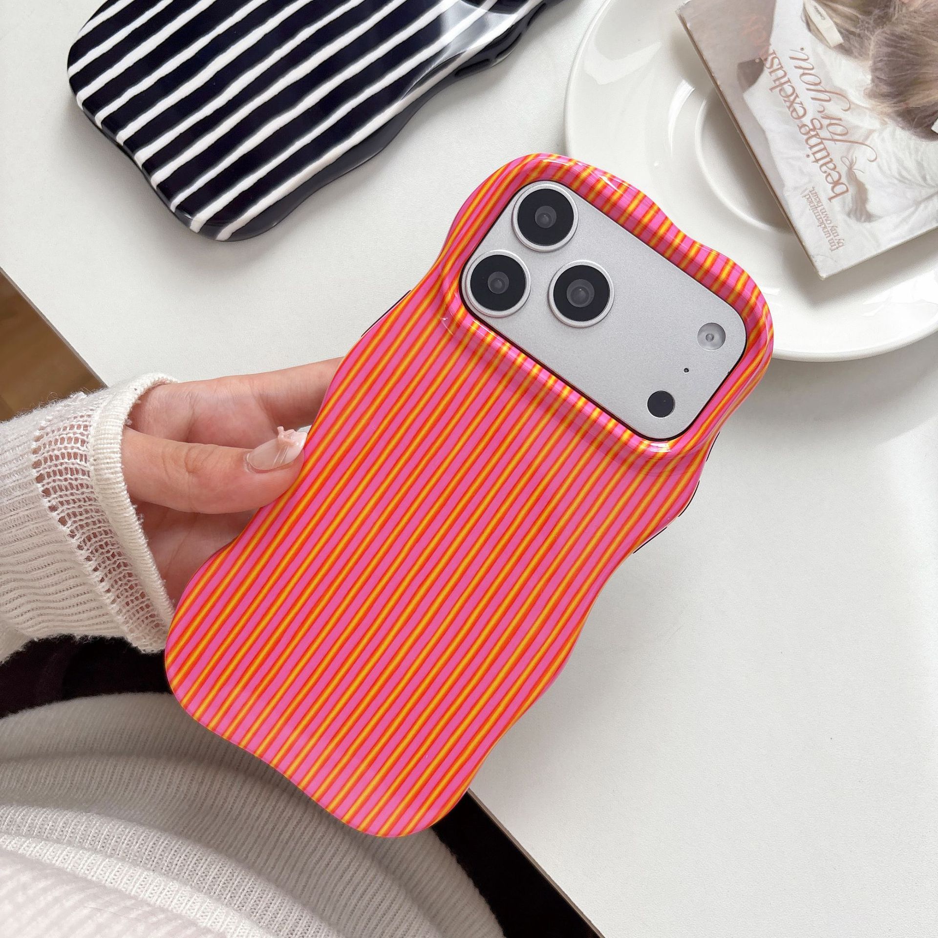 Simple And Artistic Striped Phone Case