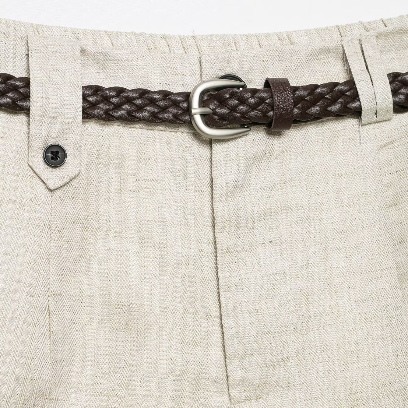 Fashionable Belt-decorated High-waisted Straight-leg Shorts