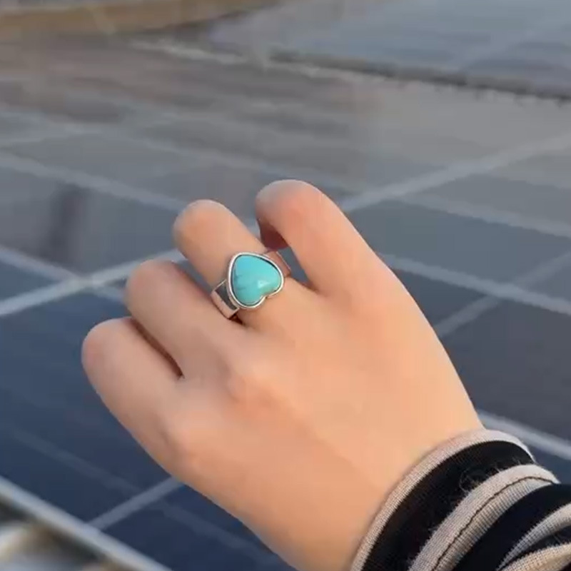 Womens Retro Heart-Shaped Geometric Ring