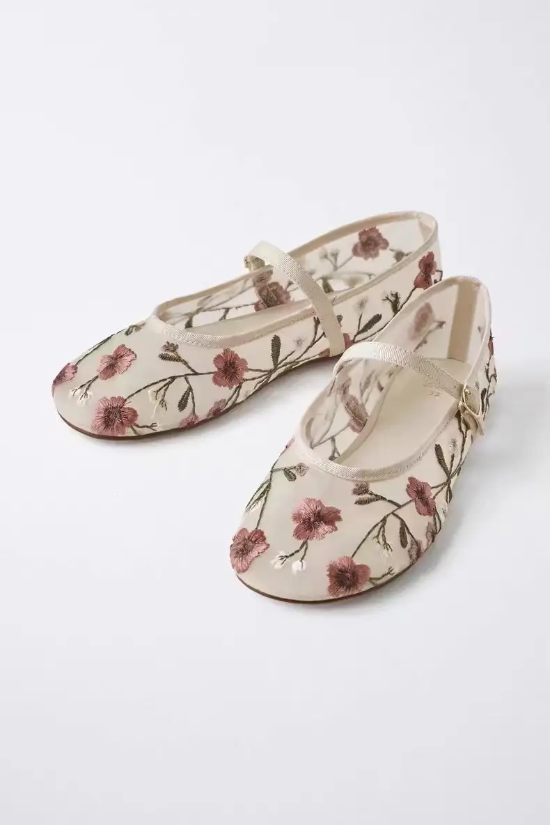 Retro Floral-embroidered Mesh Ballet Flats