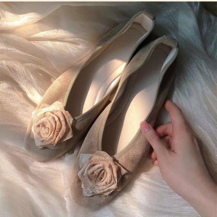 Pointed Toe Flat Pumps, picture 2 of 5