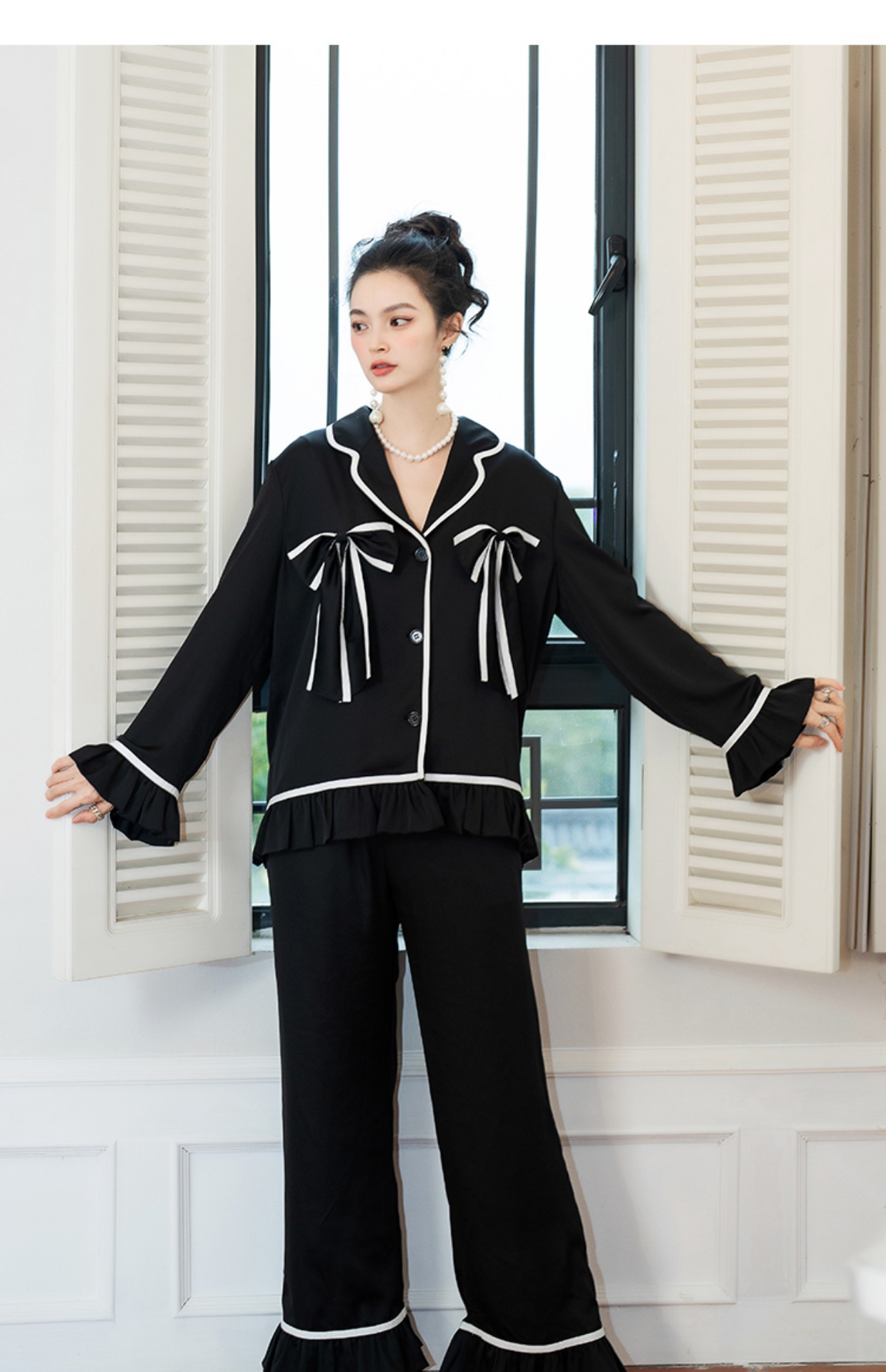 بنطال بيجاما نسائي أنيق بتصميم فيونكة مع تفاصيل ملونة ومجعدة للمنزل