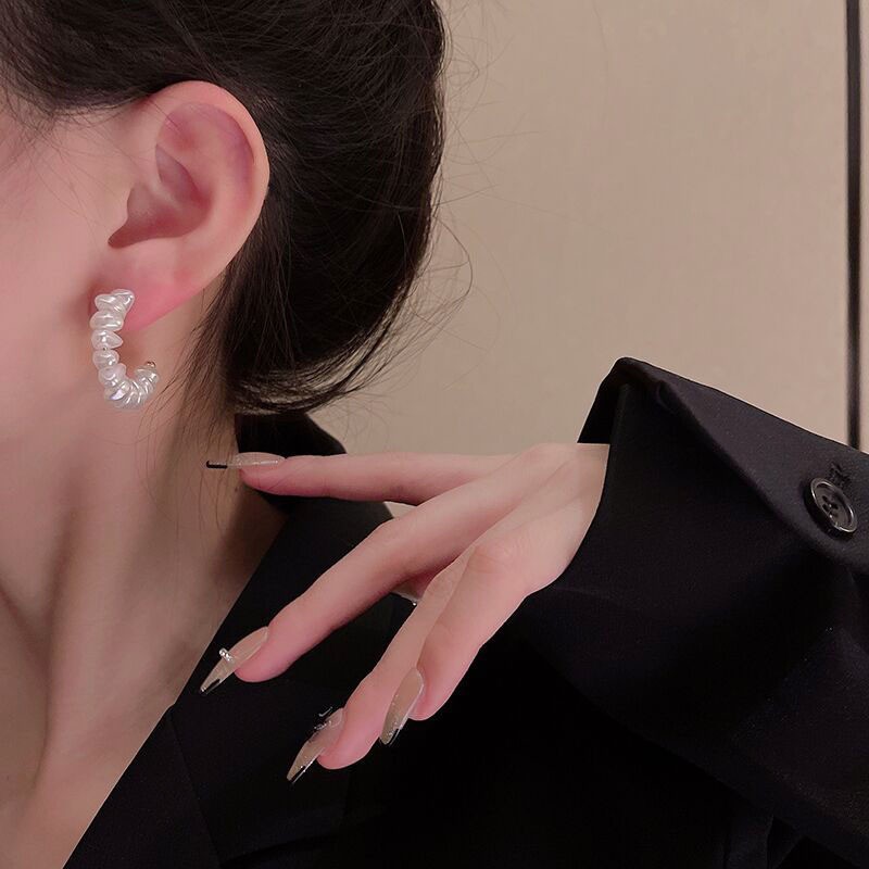 Mild Luxury Retro Niche Irregular Pearl Earrings