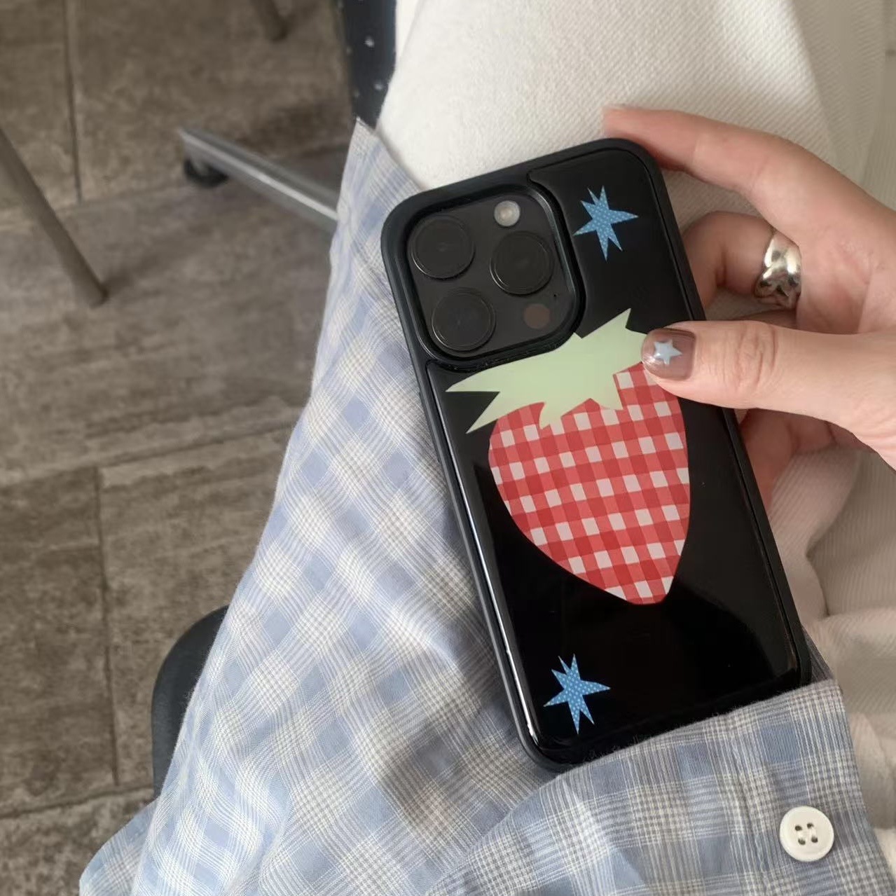 Strawberry Illustration Black-edge Silicone Phone Case