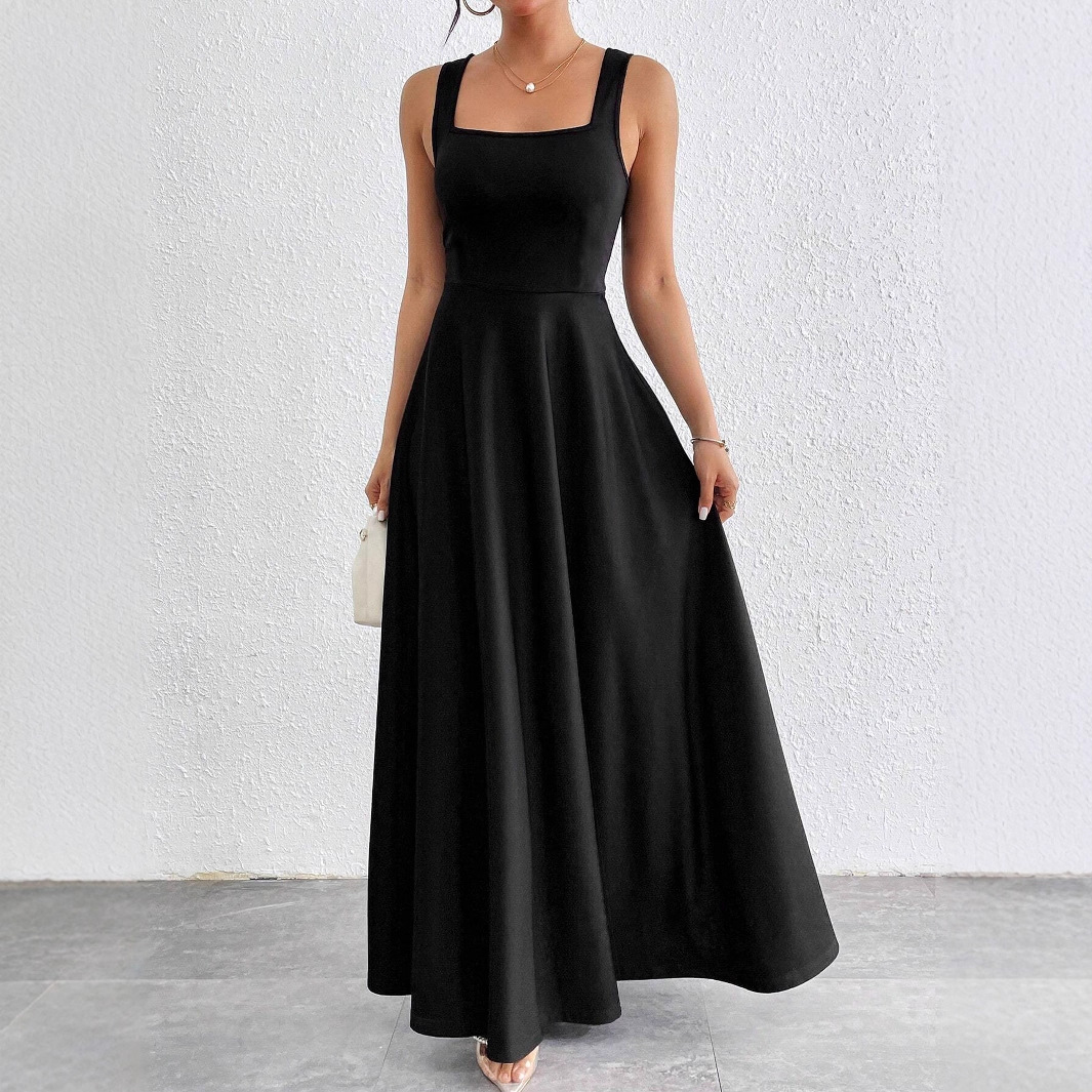 The Woman Is Wearing A Sleeveless Solid-color Dress