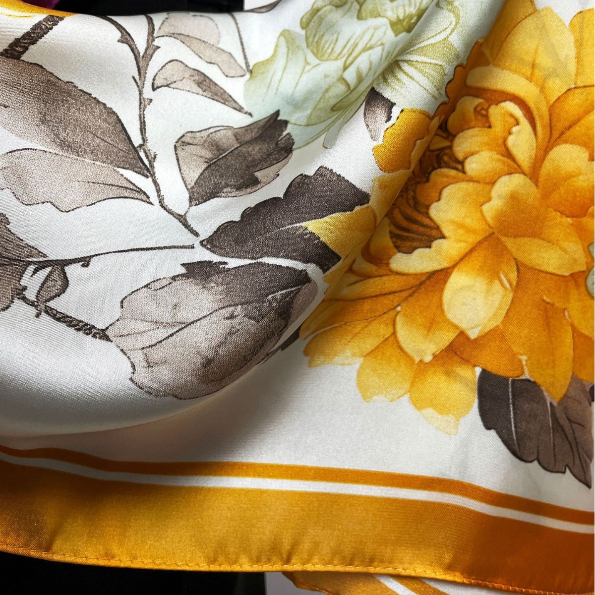 High-end Springsummer Square Scarf