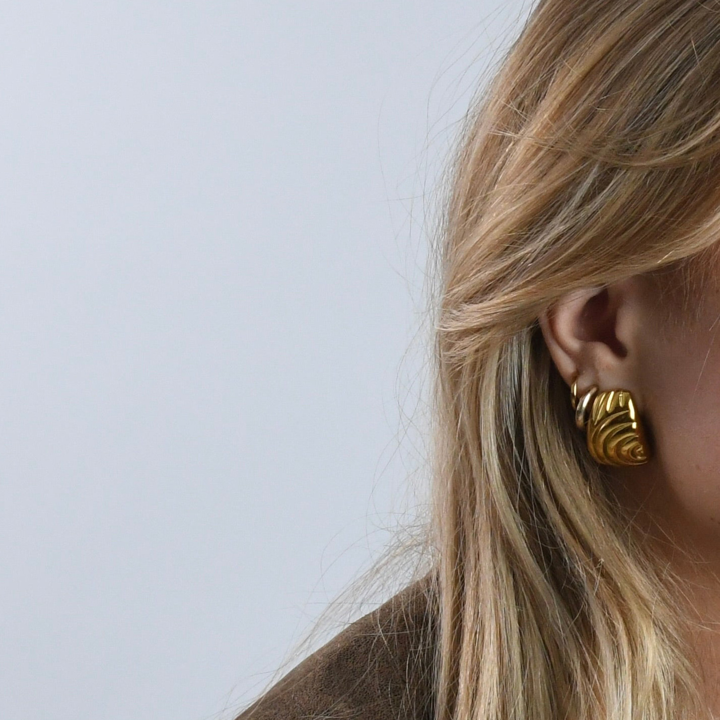 18K Gold Thread Titanium Steel Ear Studs Female Does Not Fade