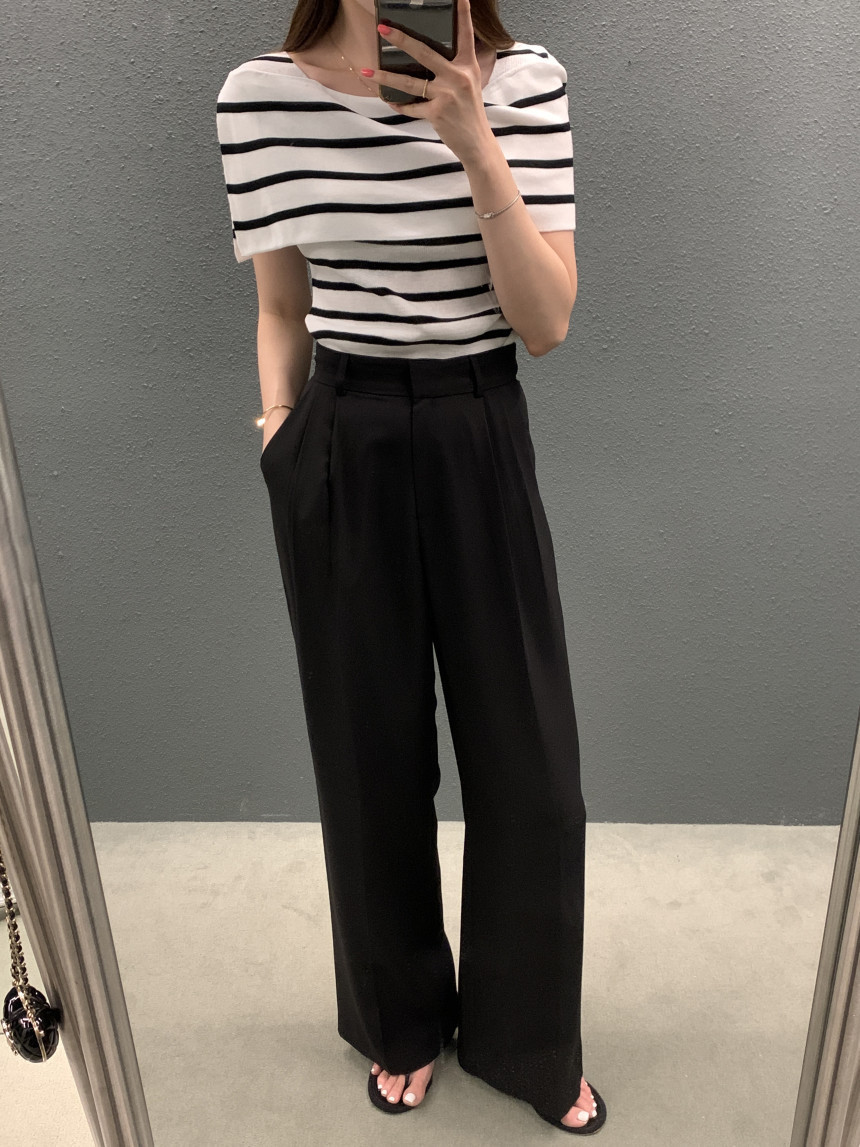 Striped Designer-Style Knitted Top With Side Slit Sleeveless 14 b0f2afcf ac63 40f3 8fa2 7f065d24cd9c