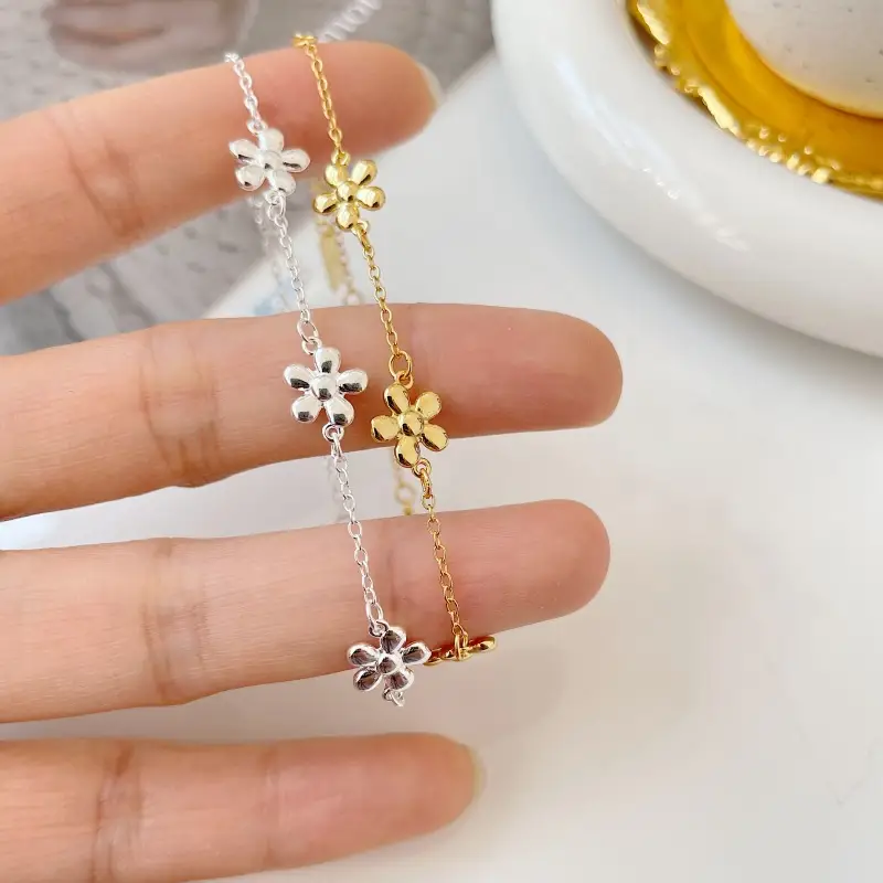 Daisy Small Flower Unique And Exquisite Bracelet