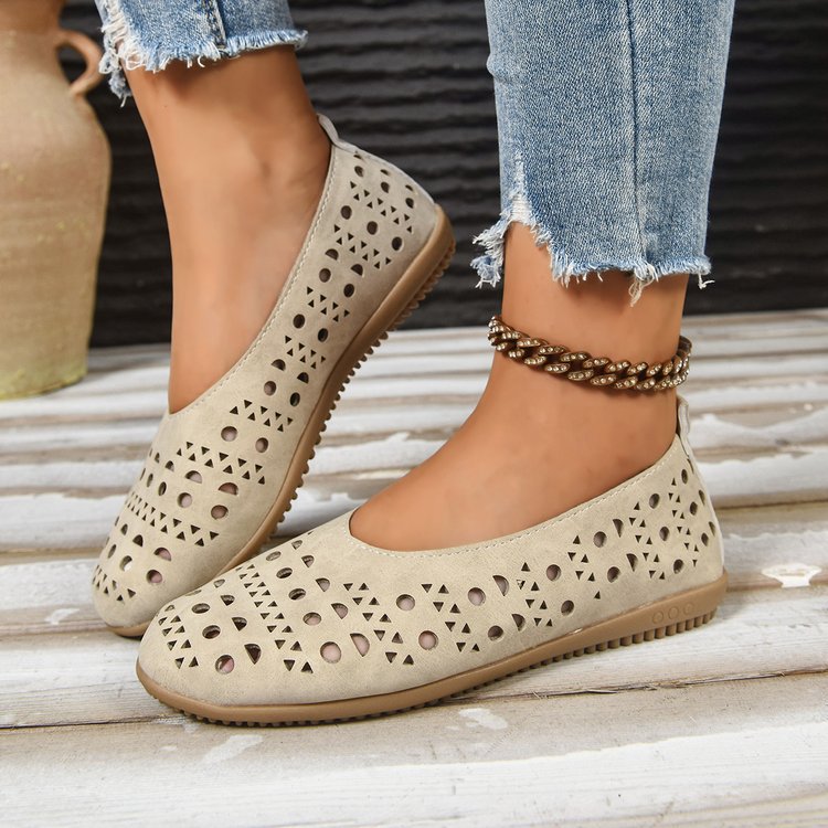 Women's chunky heel pumps – additional view