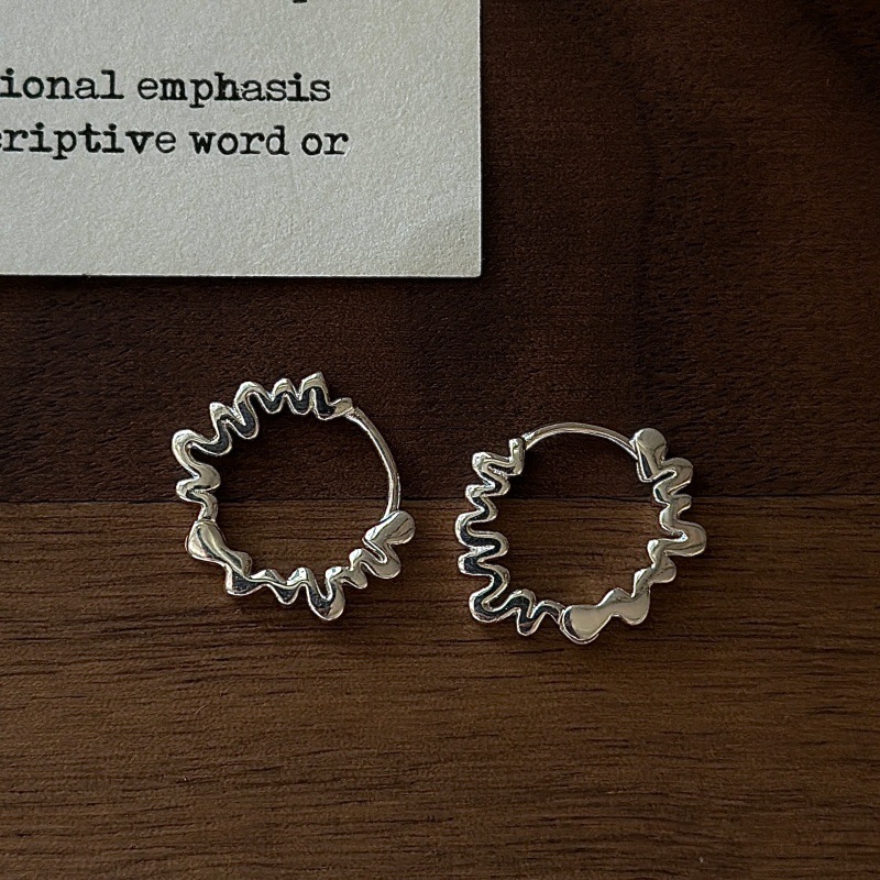 Women's Minimalist Pure Silver Retro Textured Wave Earrings