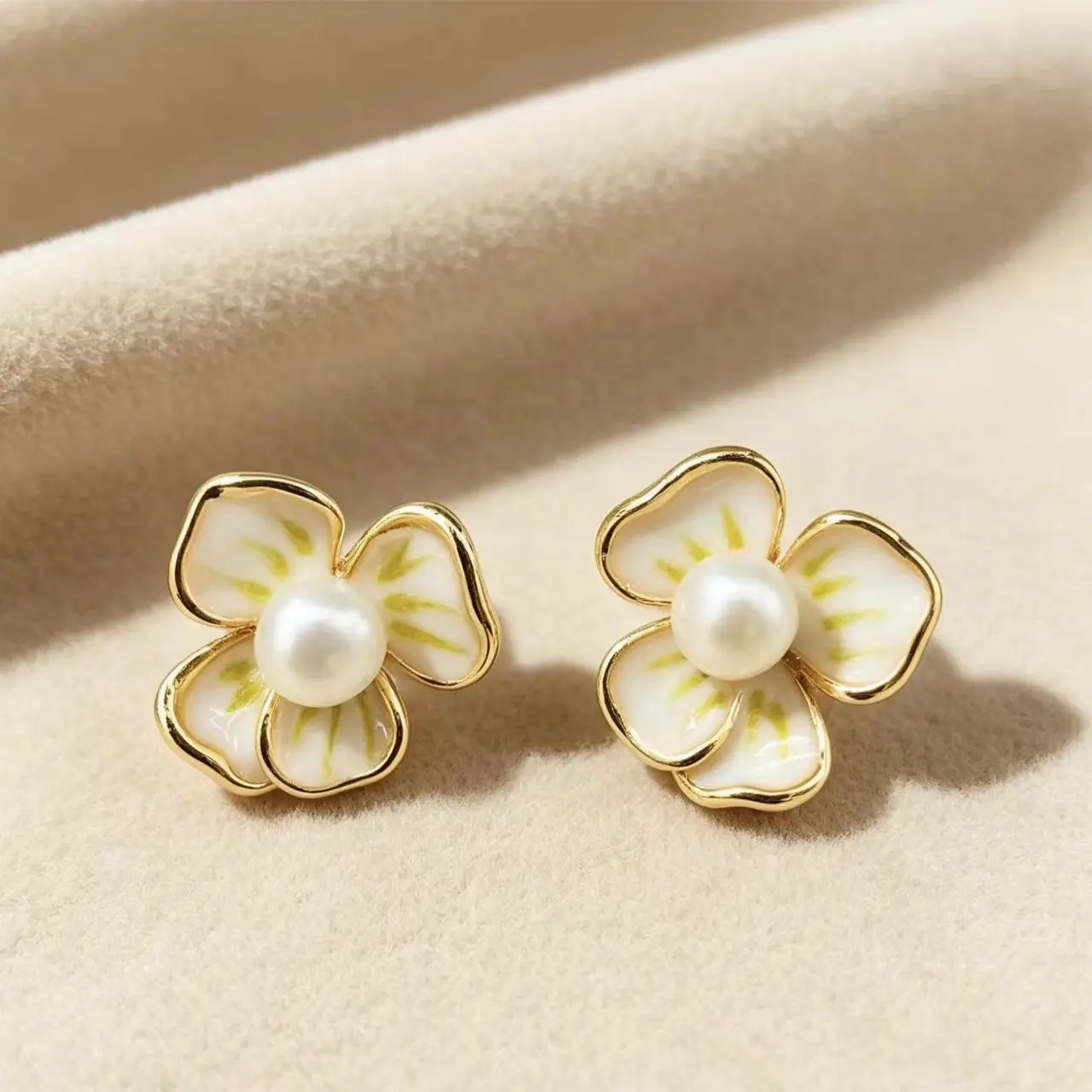 Women's Fashion Versatile Floral Ear Clip