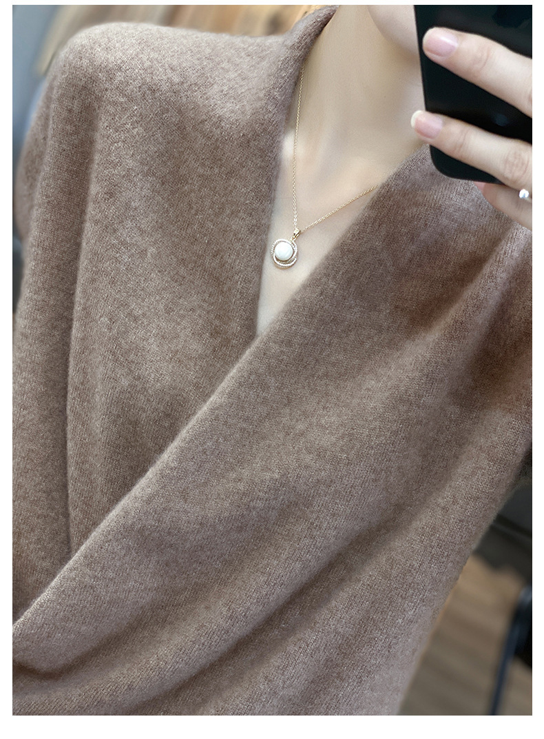 Title 7, Pure Wool V-neck Women