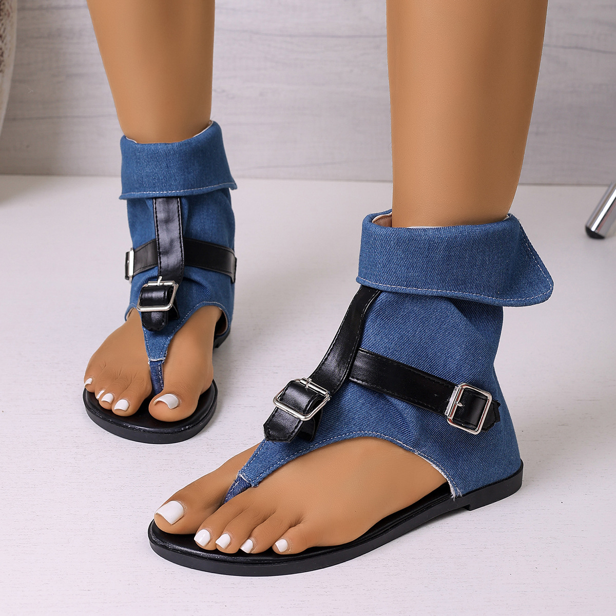 Plus-size Womens Summer Flip-flop Flat Sandals With Back Zipper And Roman-style Leather Buckle