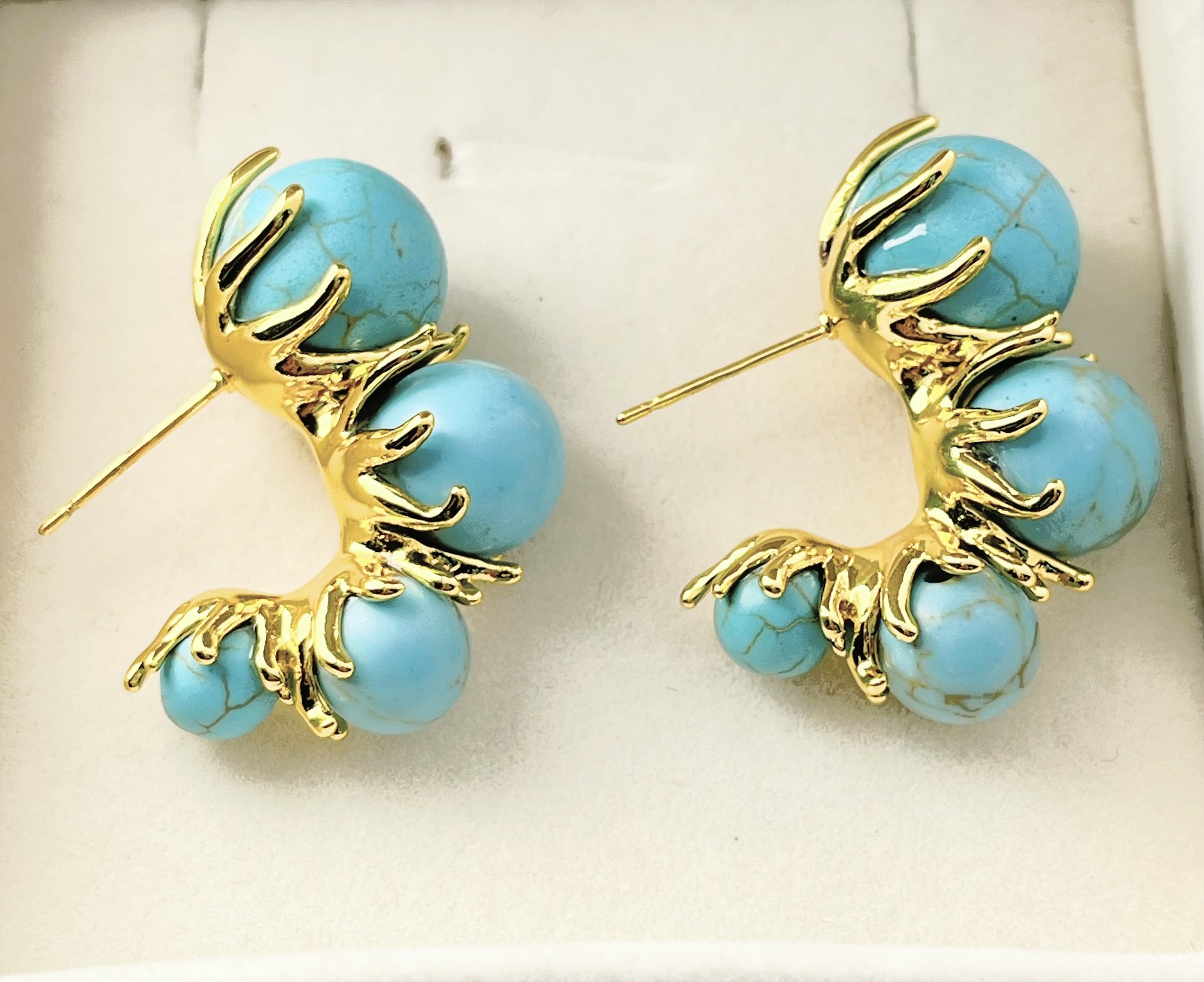 Mid-Period Natural Blue Turquoise Style Zircon Stud Earrings