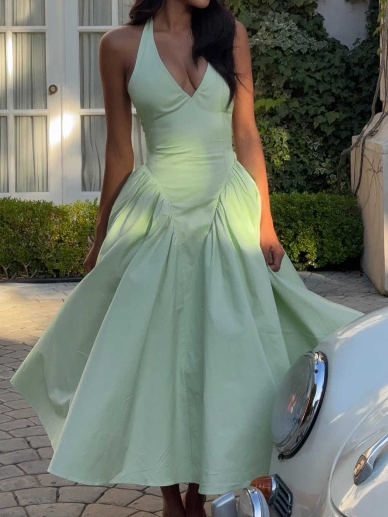 Elegant Halter Neck Dress – The Perfect Addition to Your Chic Wardrobe