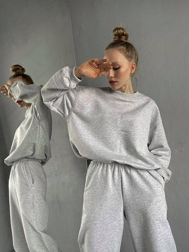 Women's sweatshirt set in camel – lifestyle
