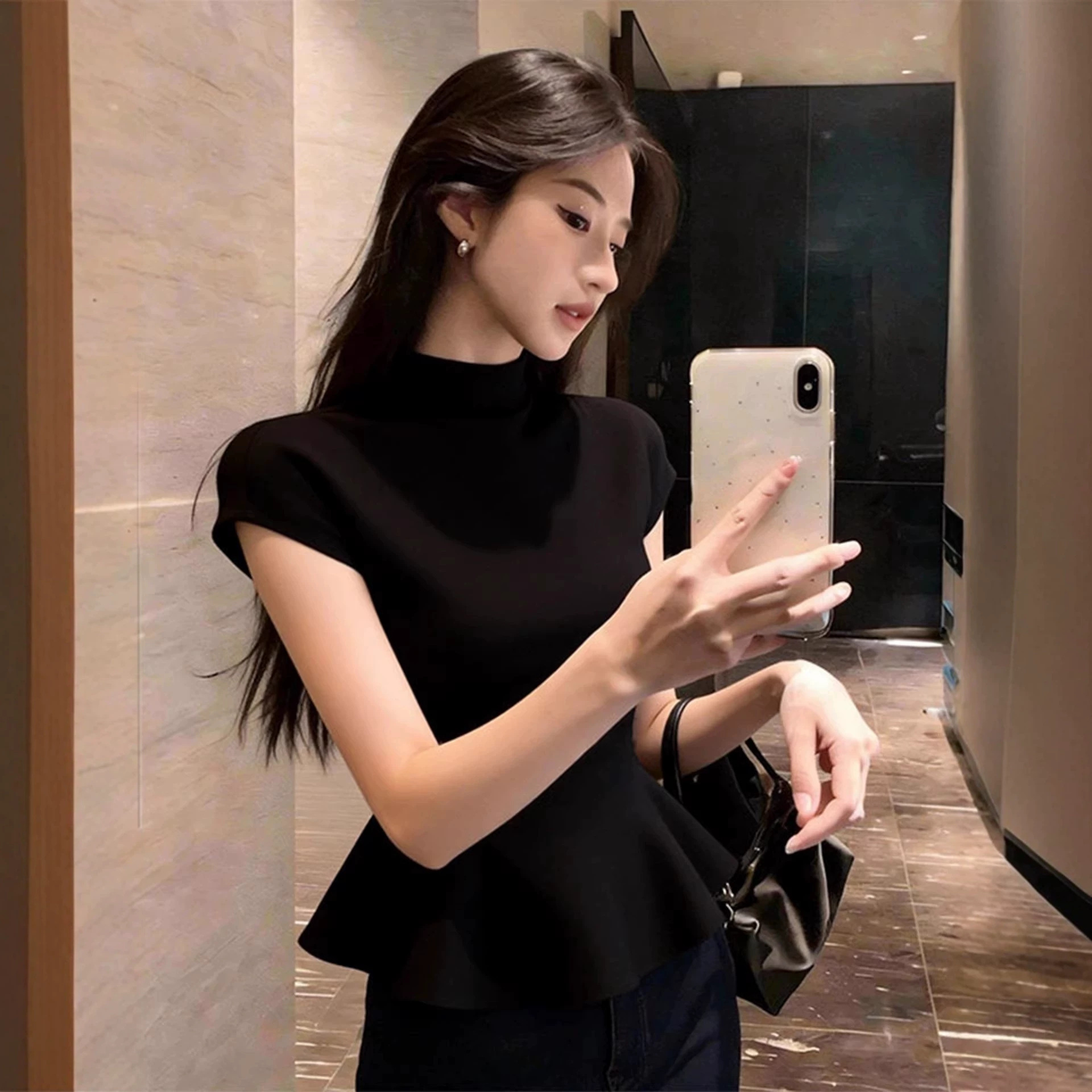 Waist-cinching Figure-flattering Short-sleeve Top