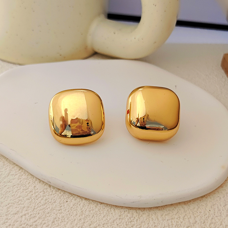 Women's Minimalist Smooth Square Earrings