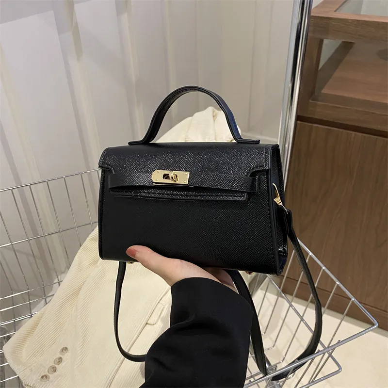 Women's Shoulder Messenger Bag - Black