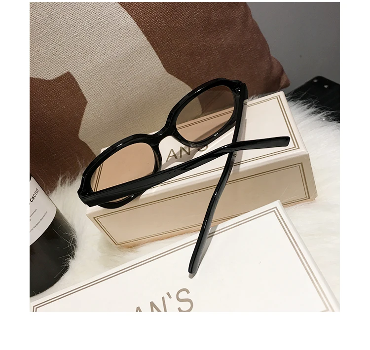 Title 3, Ladies small frame retro sunglasses