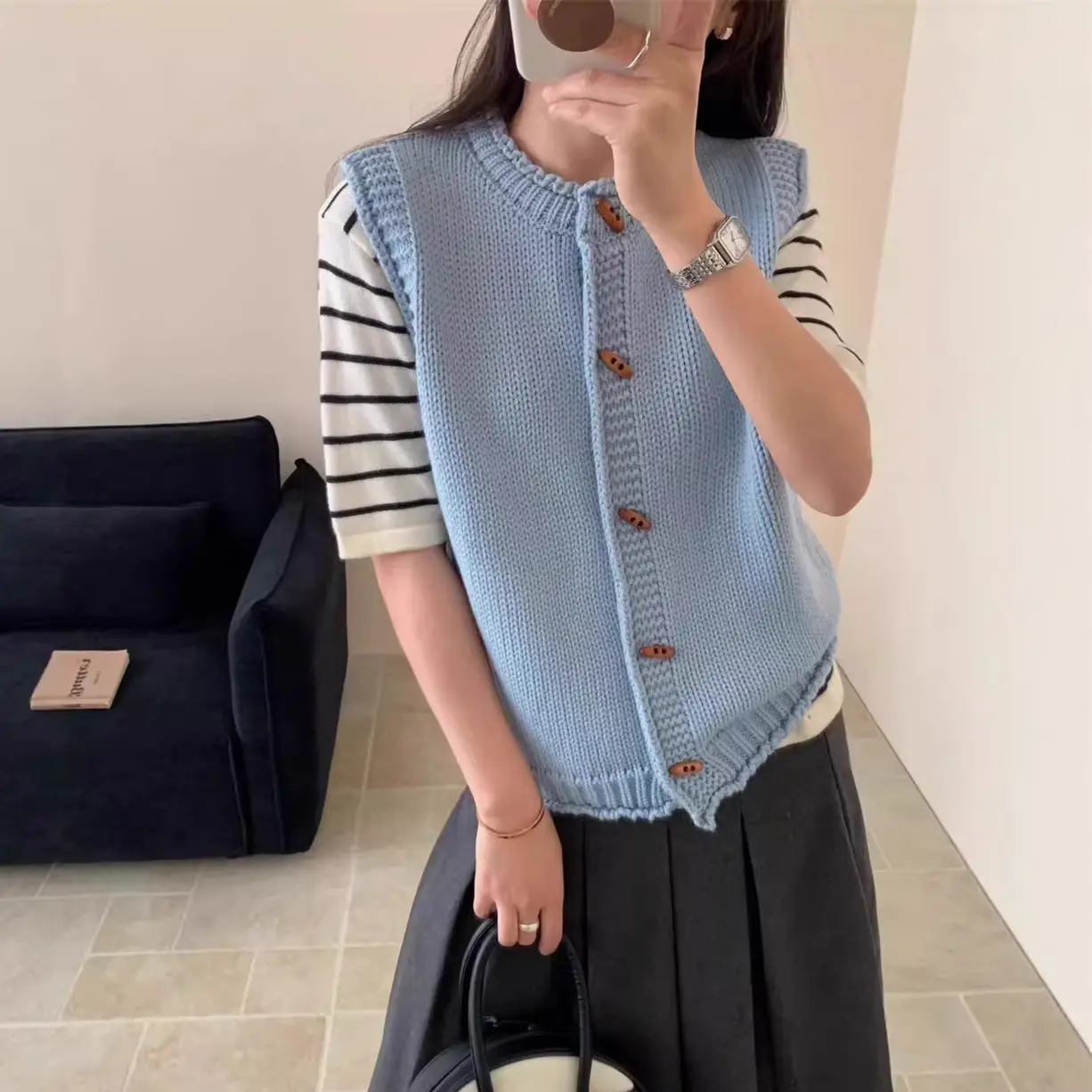 Design Focused Round Neck Ribbed Knit Vest