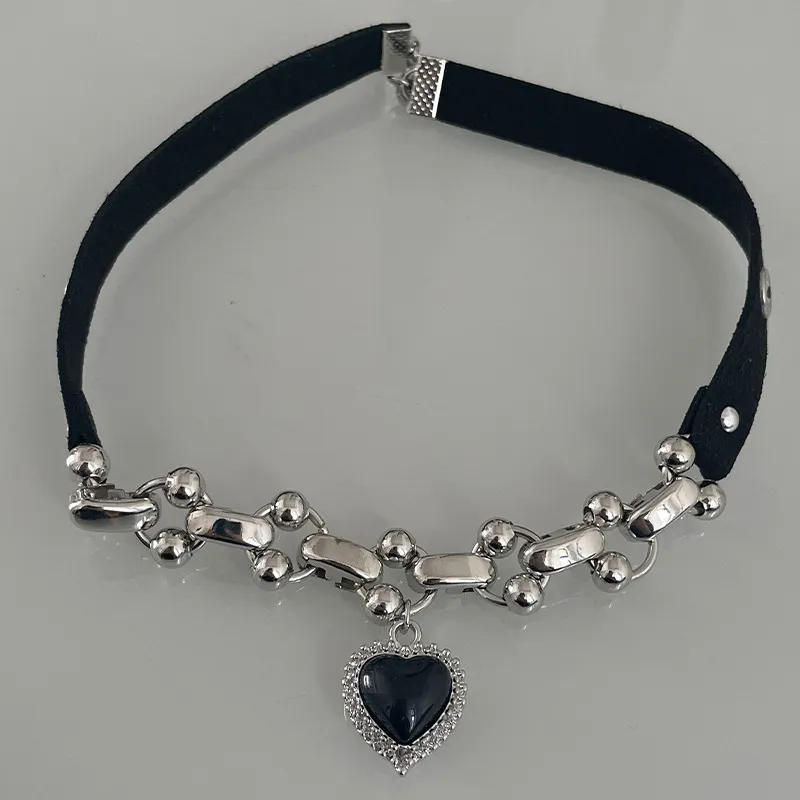 European And American Personalized Black Heart Necklace Choker