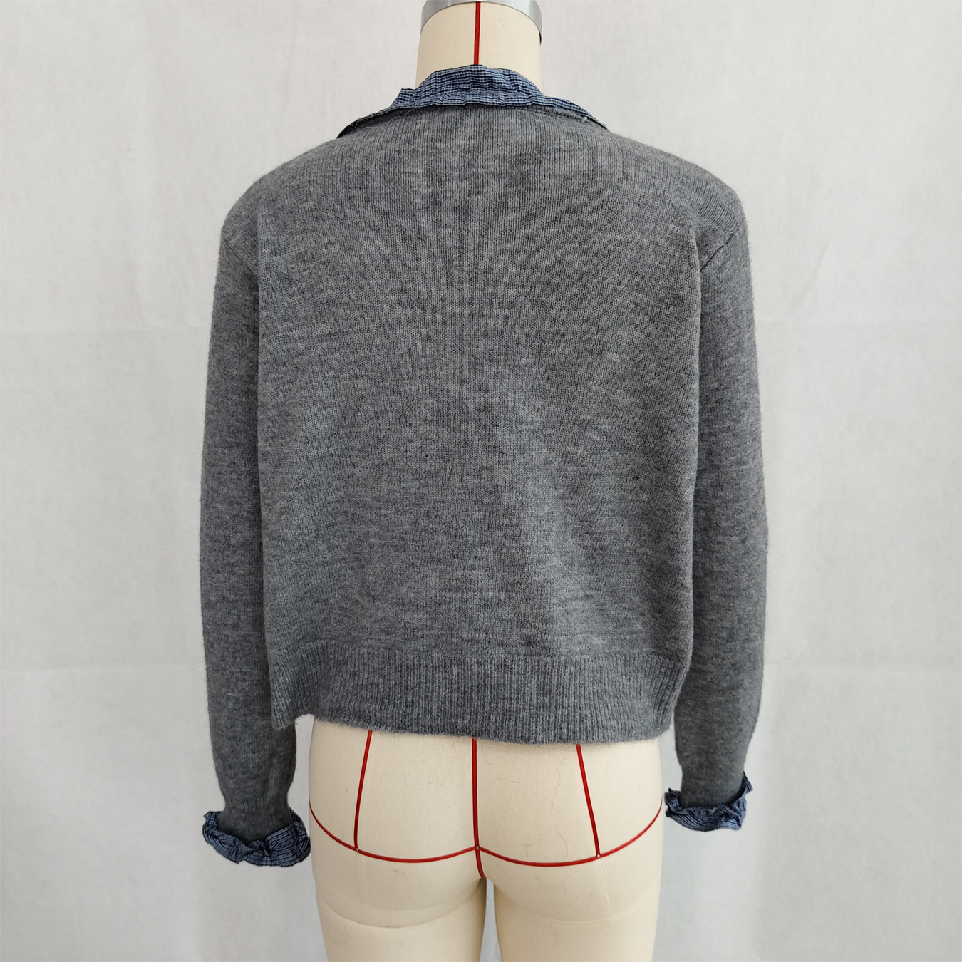 Damen-Cardigan – Detail Kragenbereich