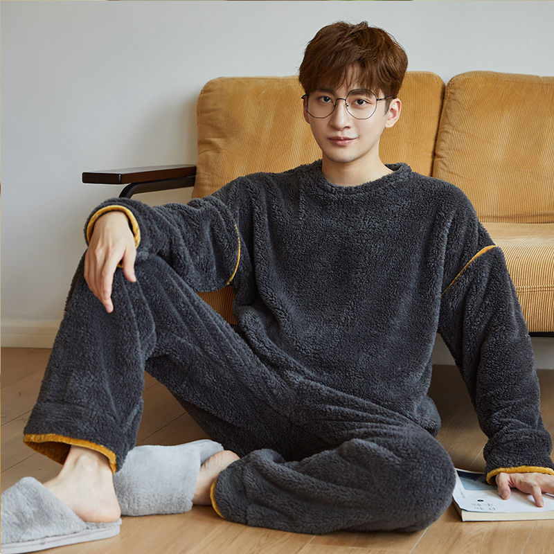 طقم منزل مريح كبير الحجم بياقة دائرية مبطن بصوف الكورال السميك لفصلي الخريف والشتاء