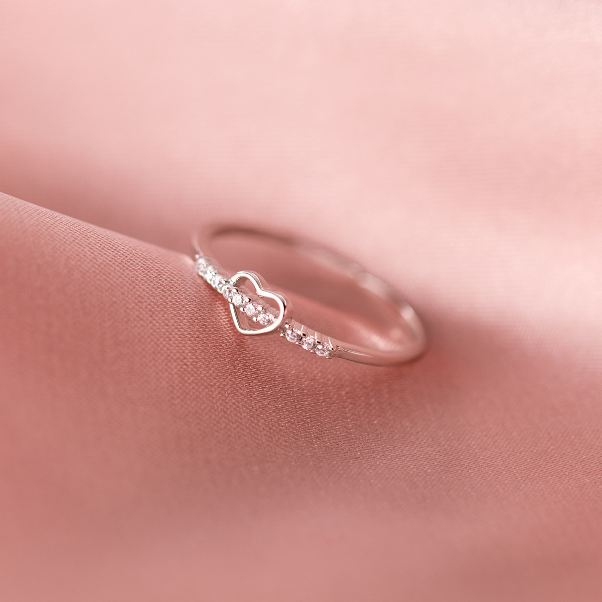 Women's Fashion Hollowed-out Heart-shaped Ring