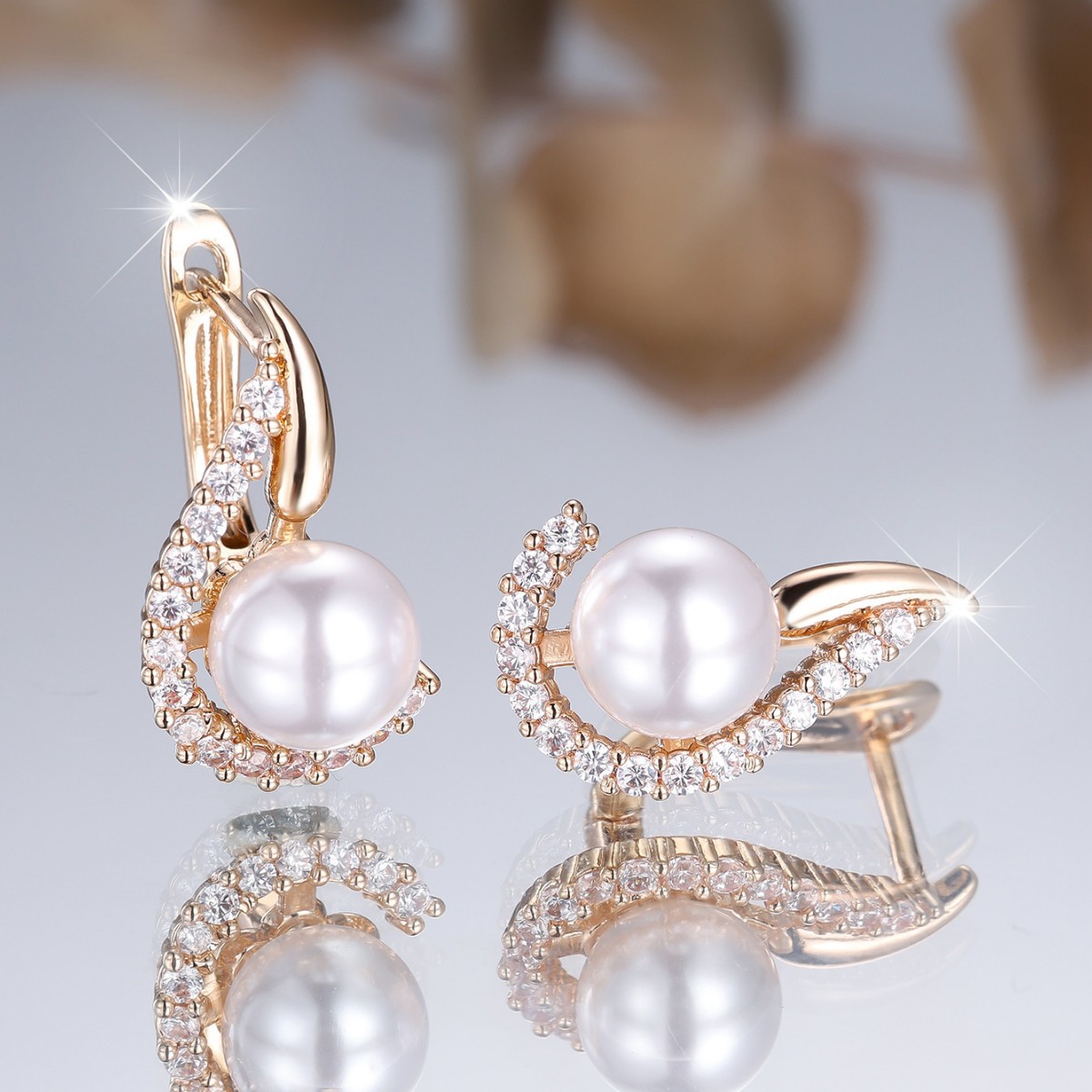 Champagne Gold Pearl-Inlaid Round White Diamond Earrings For Women