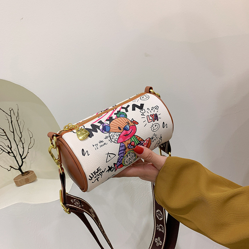 Stylish Versatile Bucket Bag With A Sleek Minimalist Design