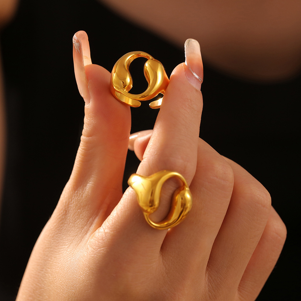 Womens Round Ring With Two Water Droplets