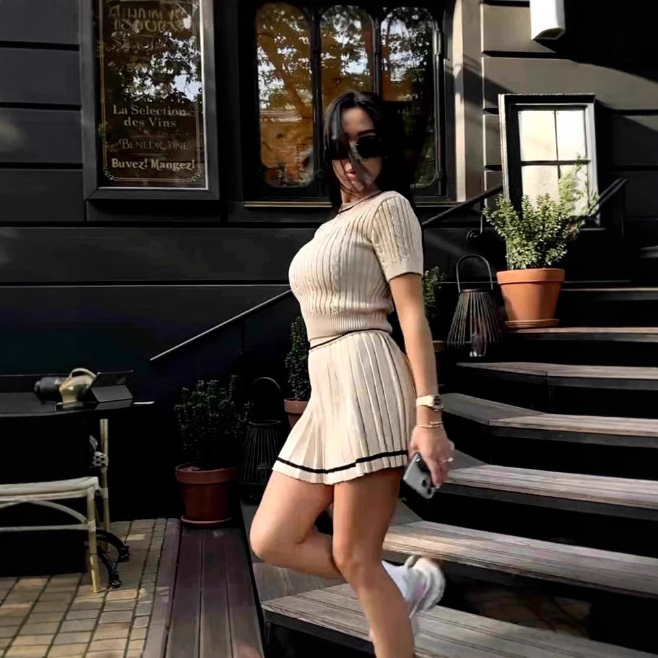 Short Sweater Pleated Skirt Women - Image 2