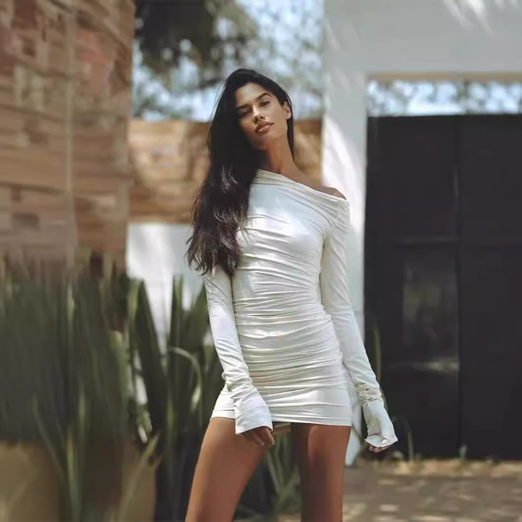 Autumn And Winter New Pleated Slim-fit Oblique Shoulder Hot Girl Long Sleeve Dress