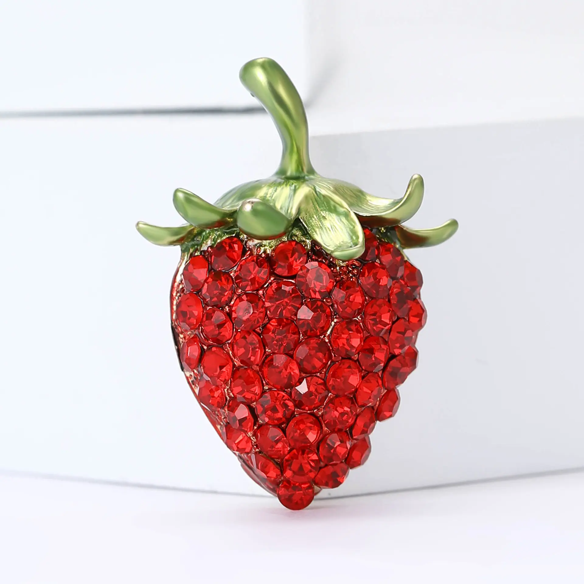 Exquisite Alloy Rhinestone Strawberry Brooch