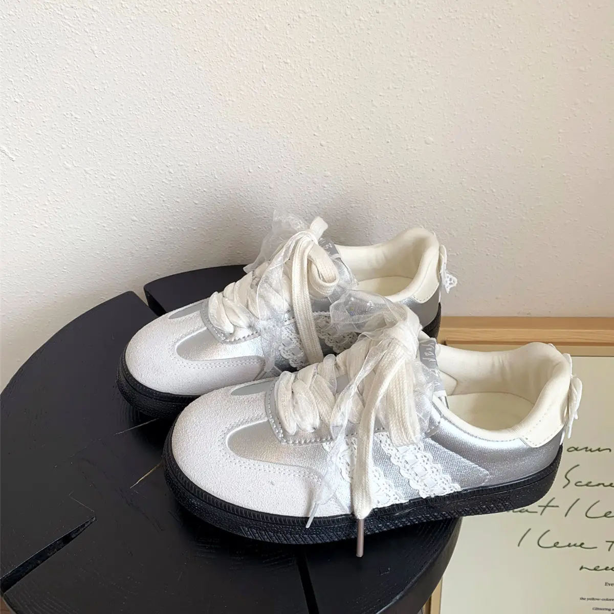 Fashionable Lace Bow-decorated Flat Casual Shoes