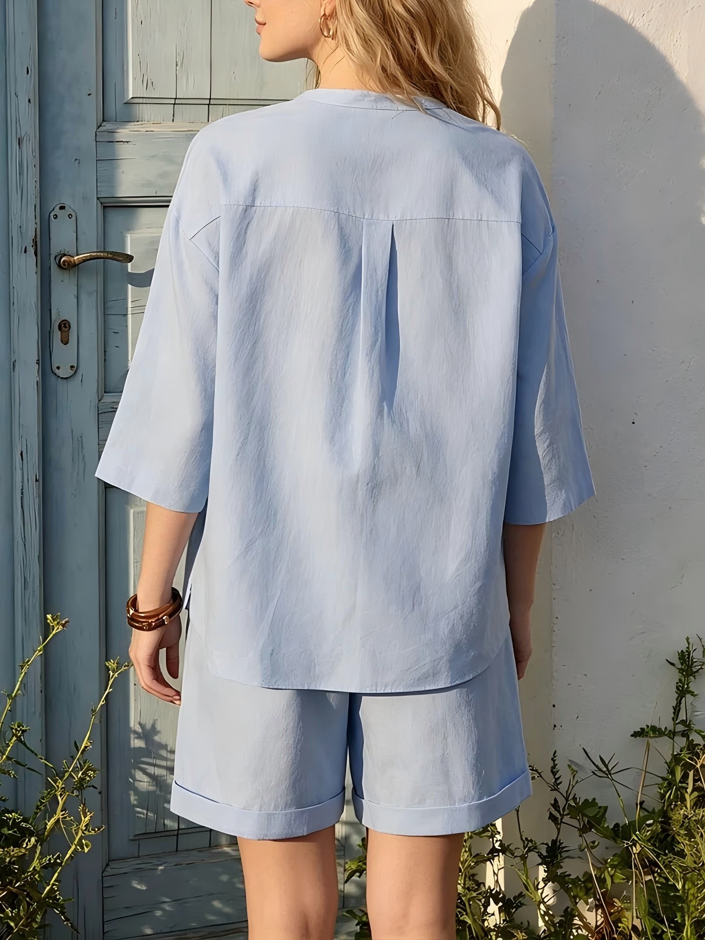 Women's two-piece set in blue – side view