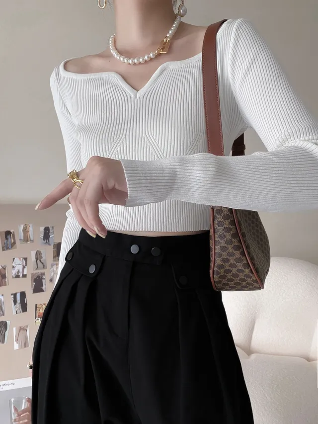 Small Petal Collar Short Sweater Design White - Shop at LoveMi