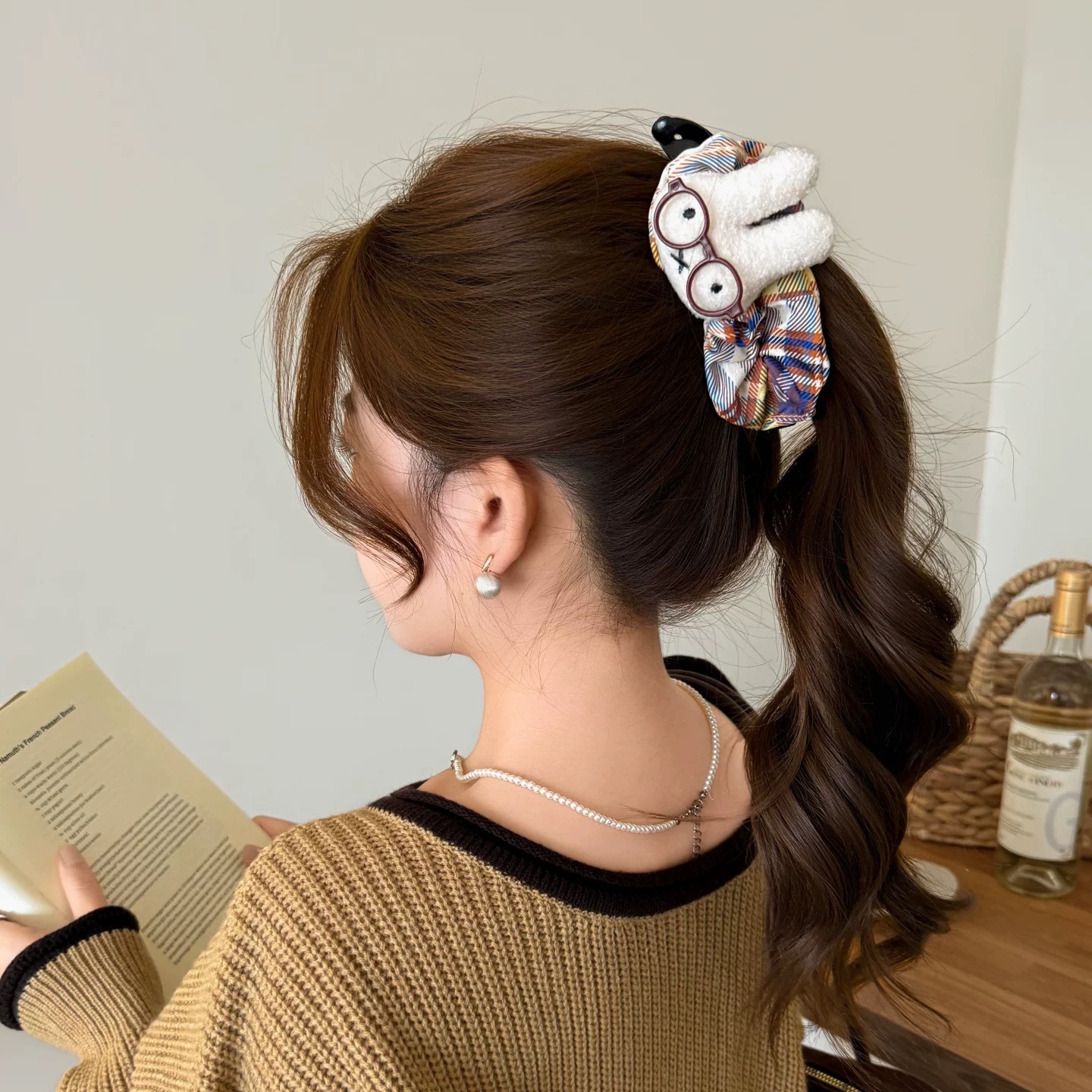 Elegant Sophisticated Bun-style Ponytail Clip For The Back Of The Head