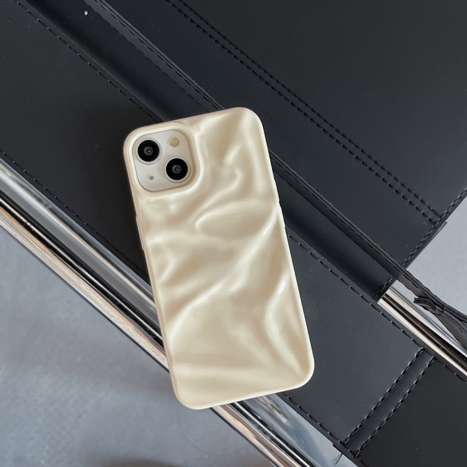 Electroplating Three-dimensional Pleated Phone Case - Image 10
