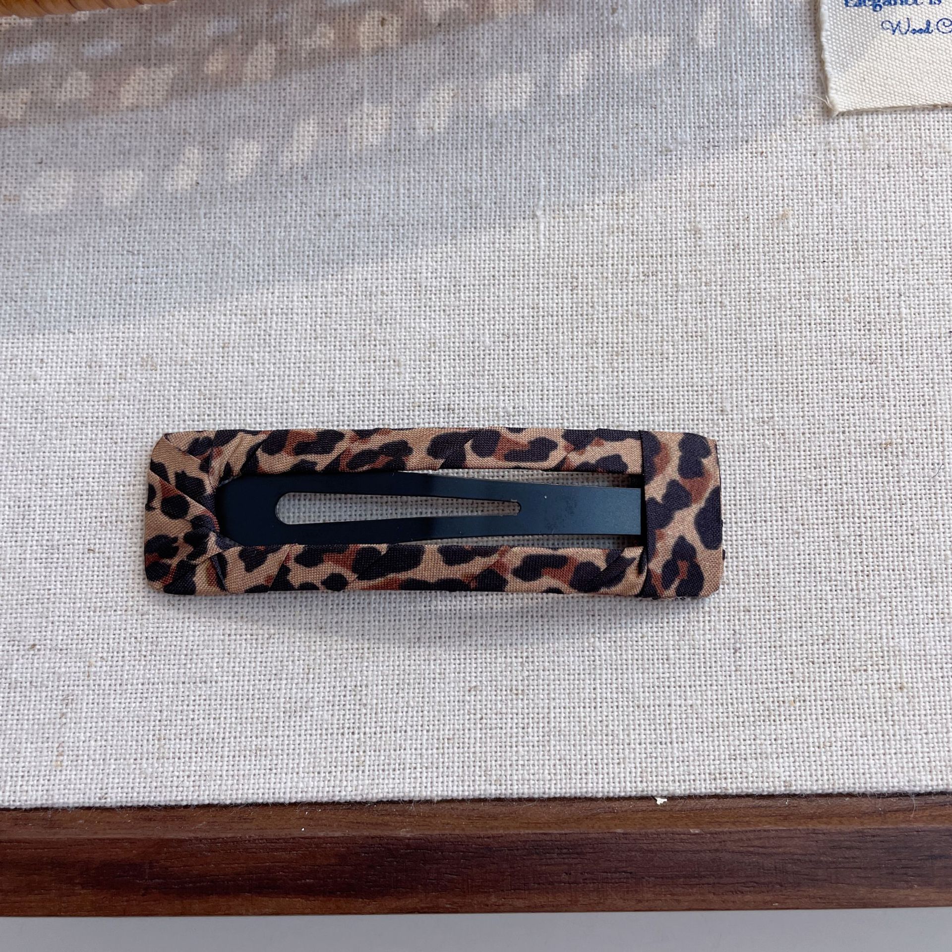 Retro Leopard-Print Bang Clip Simple And Chic Hairclip For Women To Style Fringe Or Loose Strands