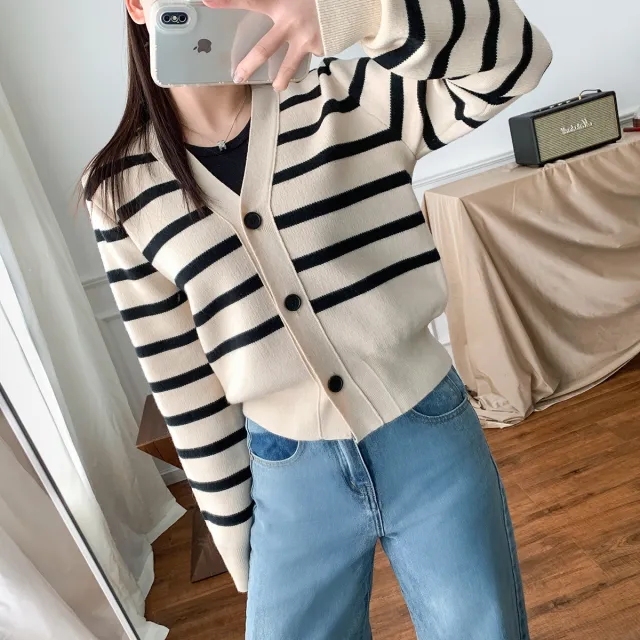 Single Row Three Buckle Stripe Women's Knitwear New V neck Sweater Coat White - Shop at LoveMi